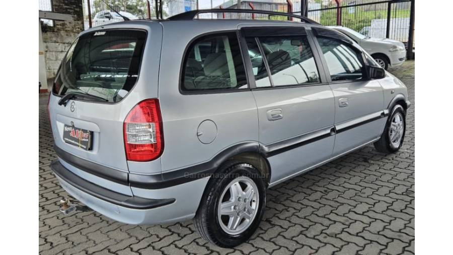CHEVROLET - ZAFIRA - 2003/2003 - Prata - R$ 27.900,00