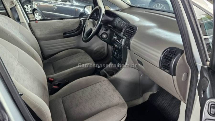 CHEVROLET - ZAFIRA - 2003/2003 - Prata - R$ 27.900,00