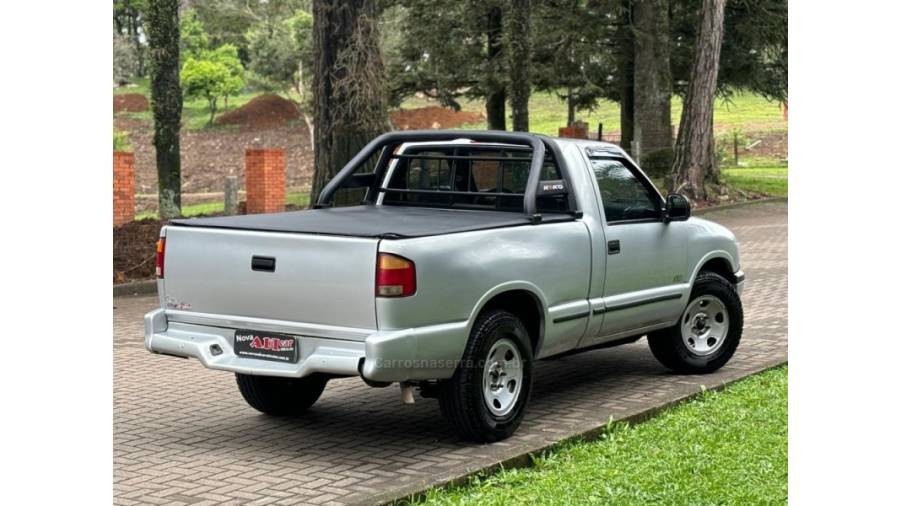 CHEVROLET - S10 - 2000/2000 - Prata - R$ 34.900,00