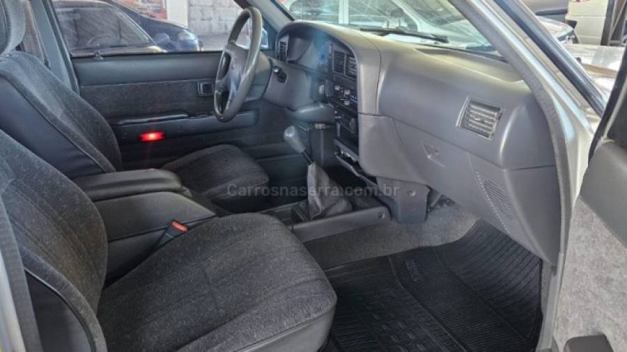 TOYOTA - HILUX - 2002/2002 - Cinza - R$ 64.900,00