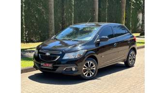 CHEVROLET - ONIX - 2013/2013 - Preta - R$ 47.900,00