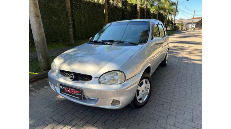 CHEVROLET - CORSA - 2002/2002 - Prata - R$ 16.900,00